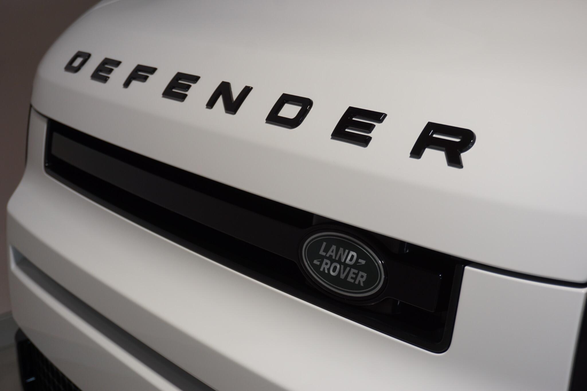 Land Rover Defender 90 3.0 D250 MHEV Hard Top SUV 3dr Diesel Auto 4WD SWB Euro 6 (s/s) (250 ps)